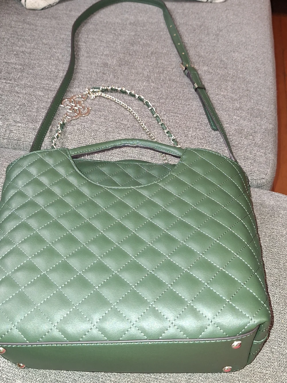 Steve Madden Quilted Green Shoulder Bag with Gold Chain - Picture 2 of 3